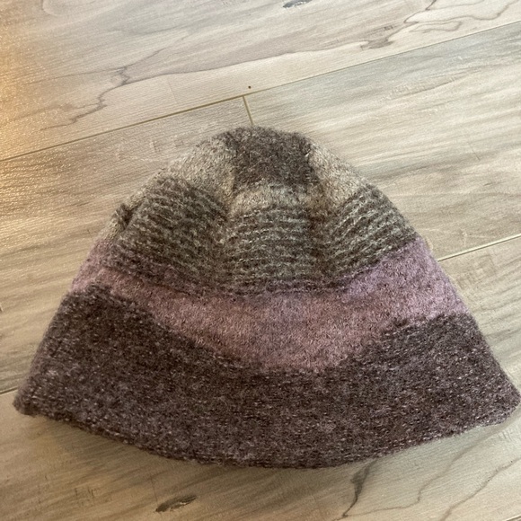 EUC Purple & Gray 100% Wool Pistil toque/beanie with an inner fleece band - Picture 2 of 6